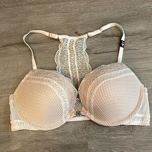 NWT 36B Victoria’s Secret Front-Close Push-Up Bra in Nude/Cream Lace
